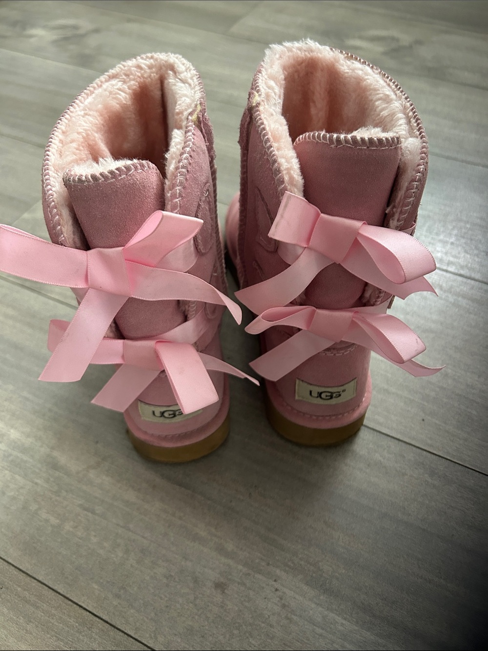 SHORT METRO BOW UGG BOOTS - PINK - Picture 3 of 7